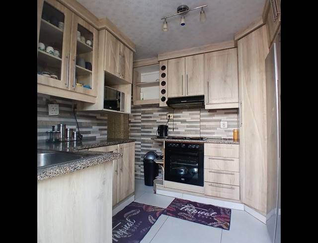 4 BEDROOM HOUSE FOR SALE IN UMLAZI Y